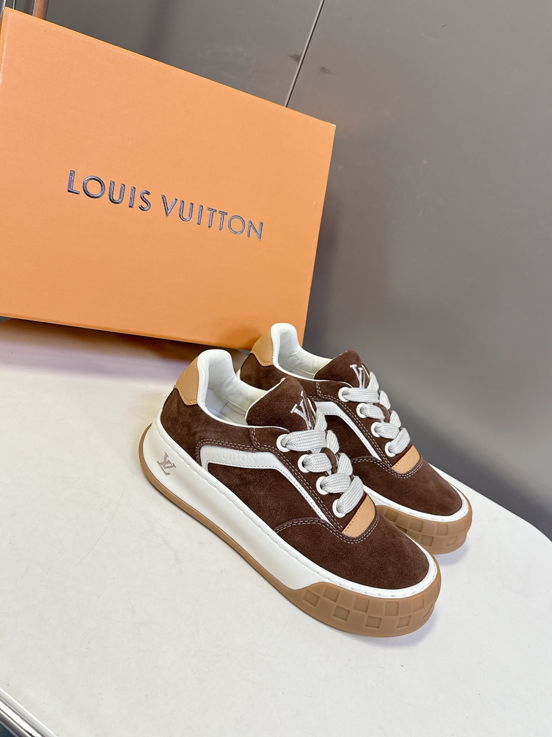 Louis Vuitton 路易威登最新情侣款 饼干鞋休闲鞋 超多明星时尚博主种草 原版购入开发 细节完