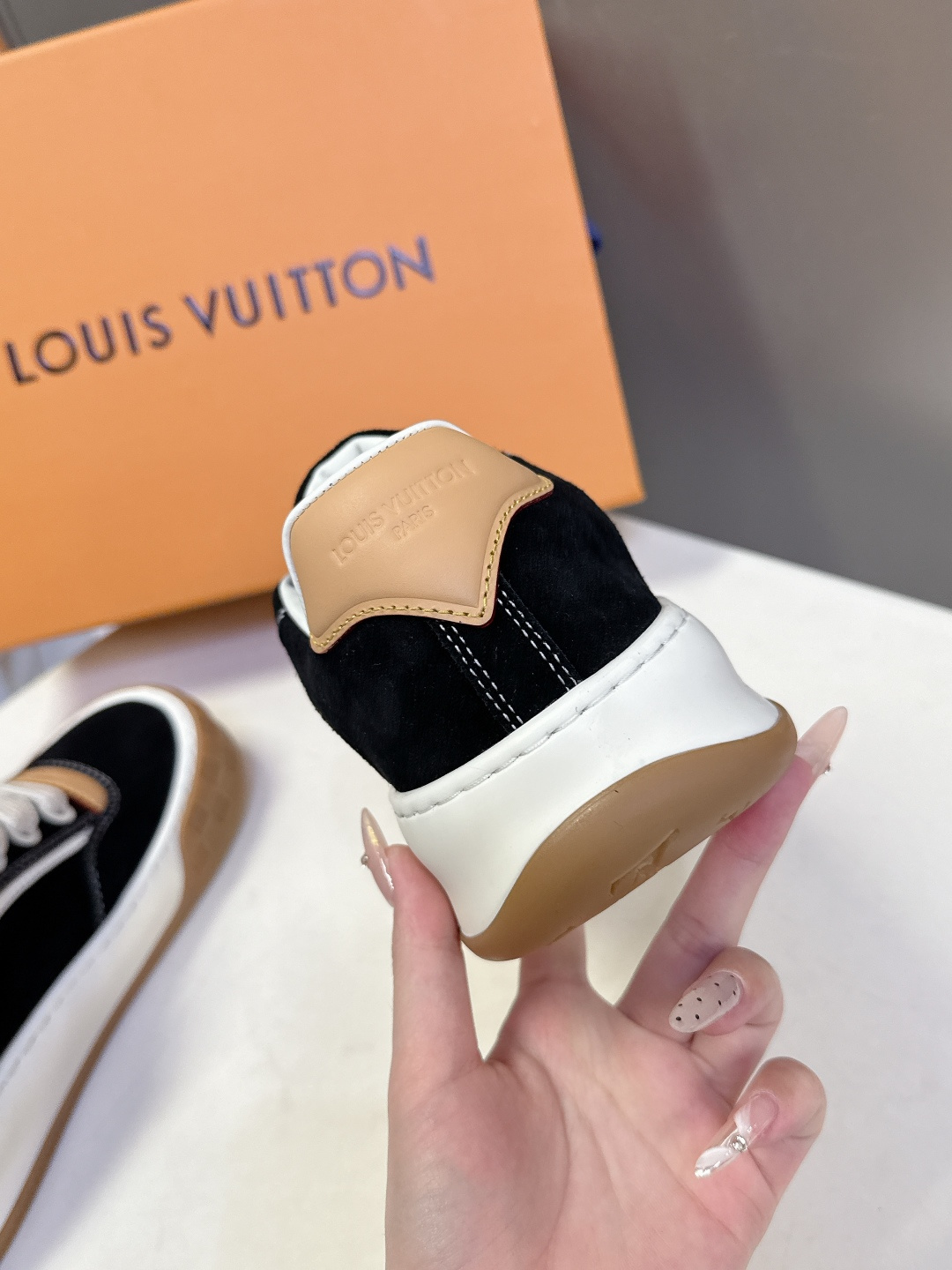 Louis Vuitton 路易威登最新情侣款 饼干鞋休闲鞋 超多明星时尚博主种草 原版购入开发 细节完