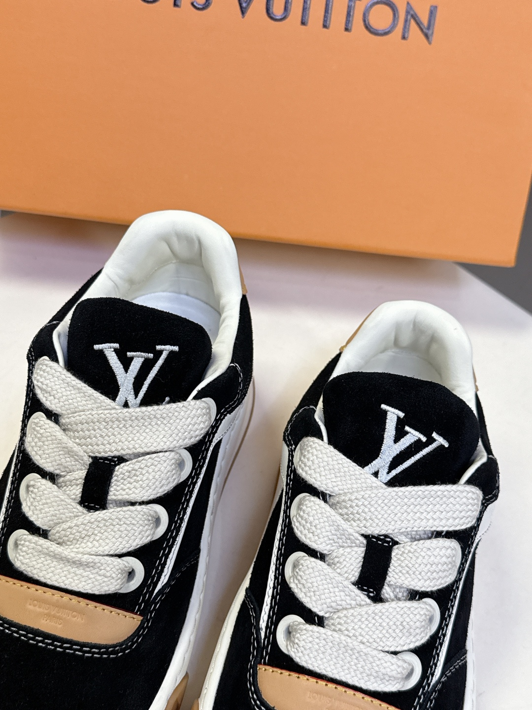 Louis Vuitton 路易威登最新情侣款 饼干鞋休闲鞋 超多明星时尚博主种草 原版购入开发 细节完