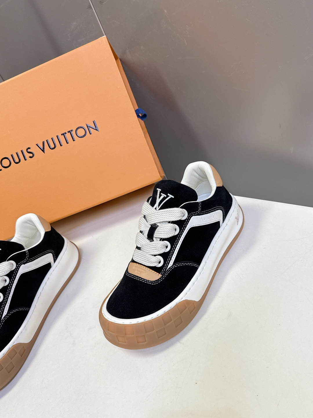 Louis Vuitton 路易威登最新情侣款 饼干鞋休闲鞋 超多明星时尚博主种草 原版购入开发 细节完