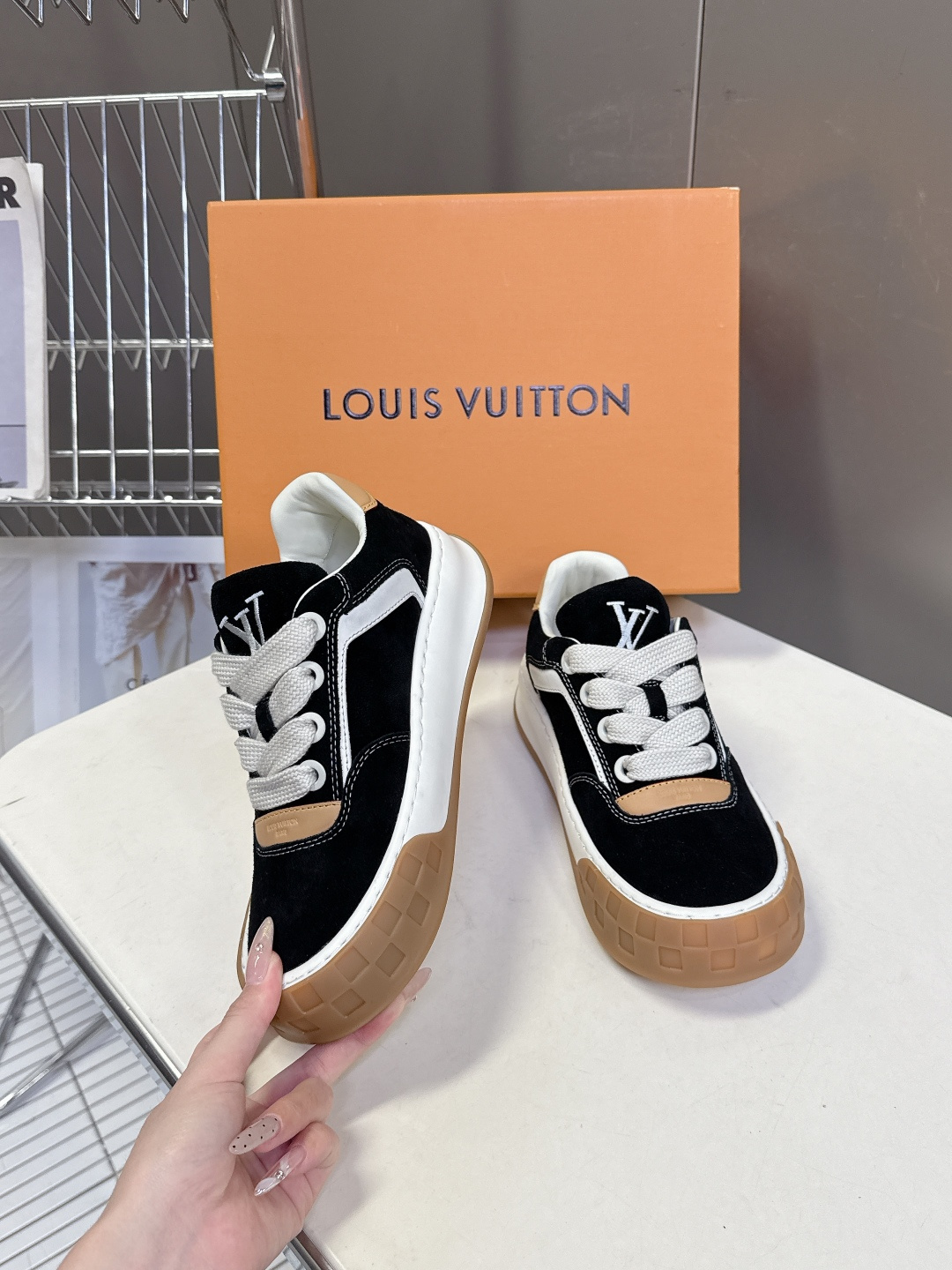 Louis Vuitton 路易威登最新情侣款 饼干鞋休闲鞋 超多明星时尚博主种草 原版购入开发 细节完