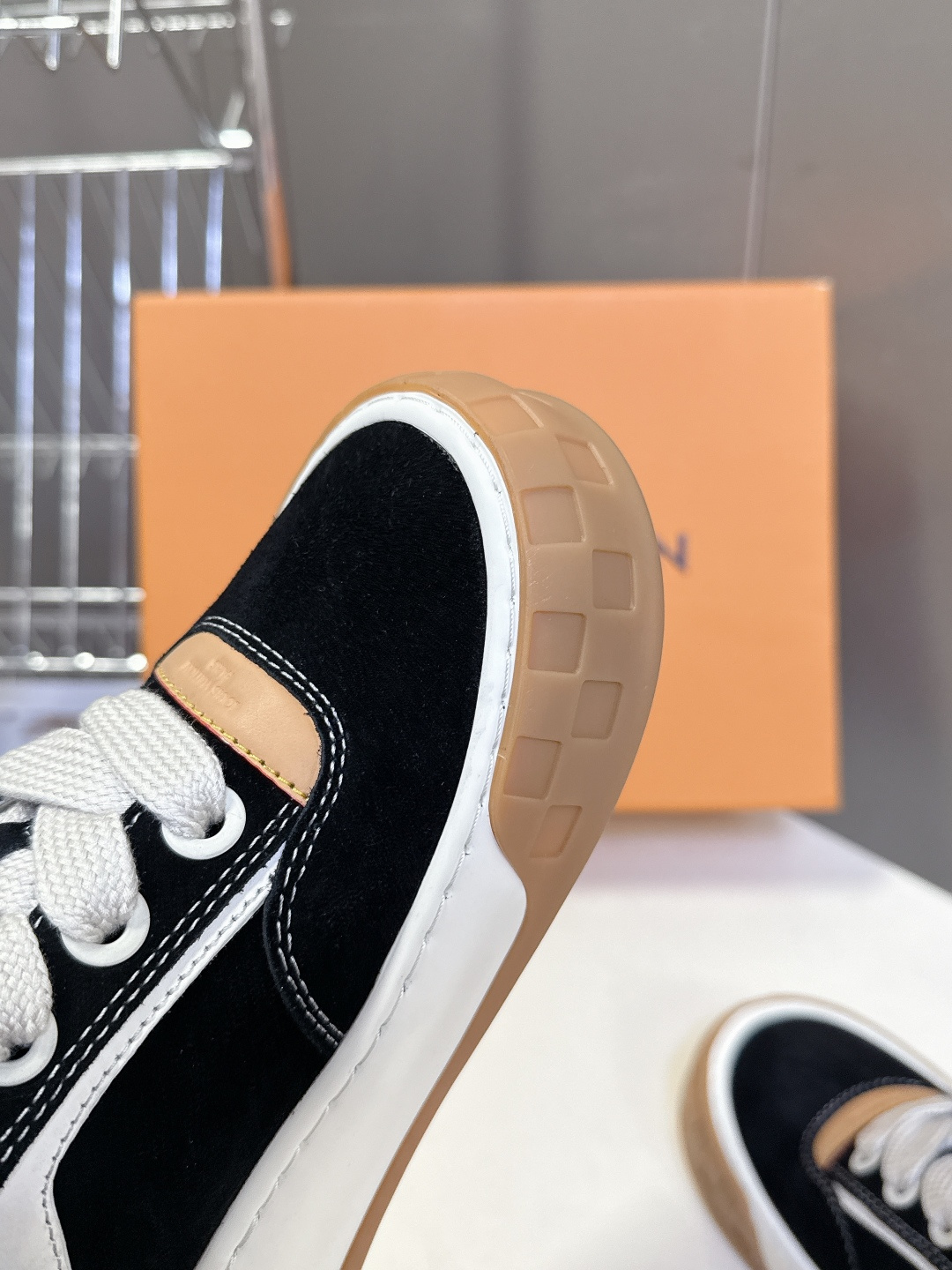 Louis Vuitton 路易威登最新情侣款 饼干鞋休闲鞋 超多明星时尚博主种草 原版购入开发 细节完