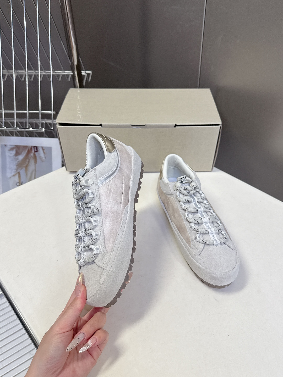 Golden Goose最新款GGDB休闲鞋 德训鞋 超多明星网红种草 就是这么百搭 当下最流行的设计 