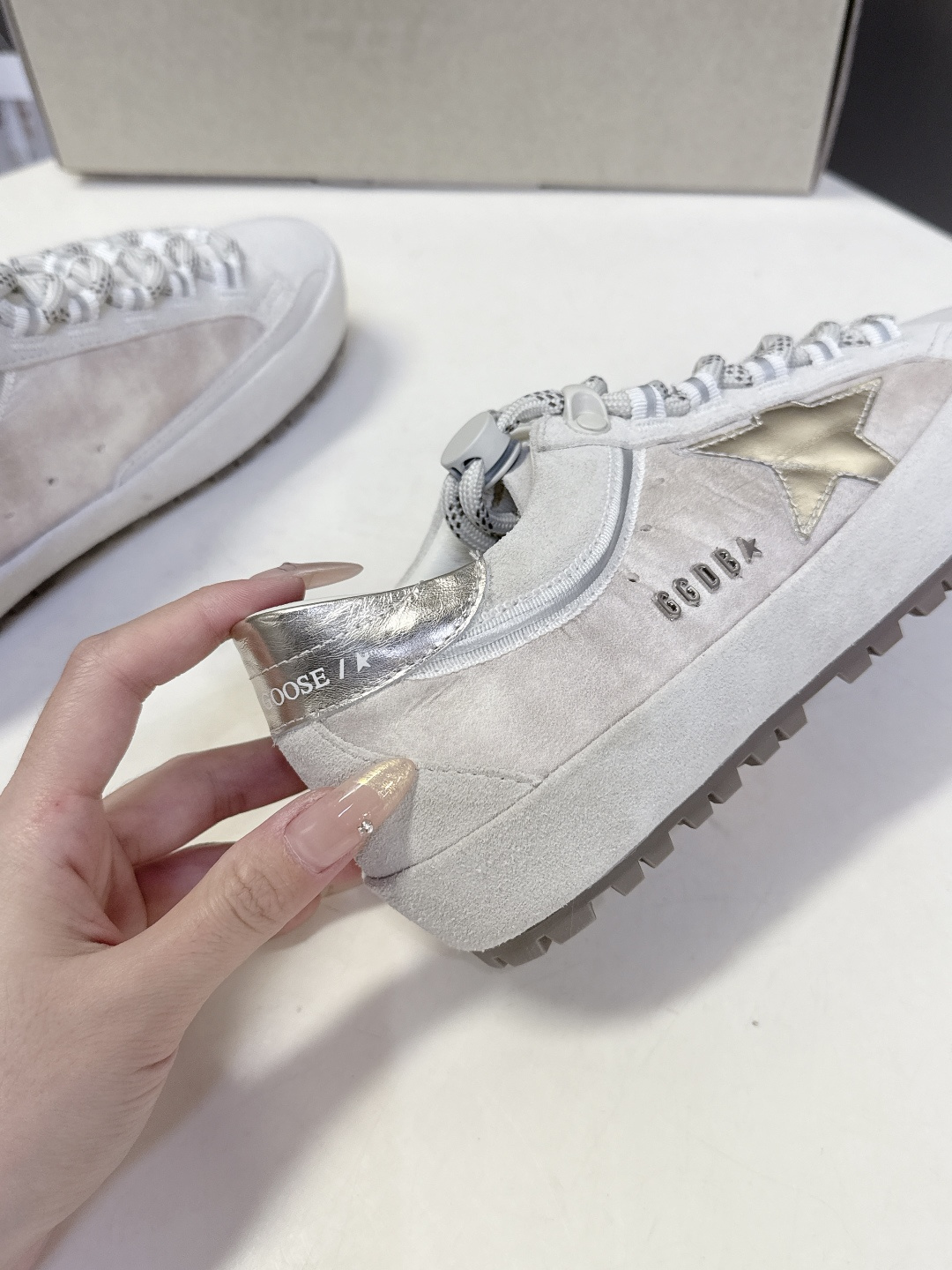 Golden Goose最新款GGDB休闲鞋 德训鞋 超多明星网红种草 就是这么百搭 当下最流行的设计 