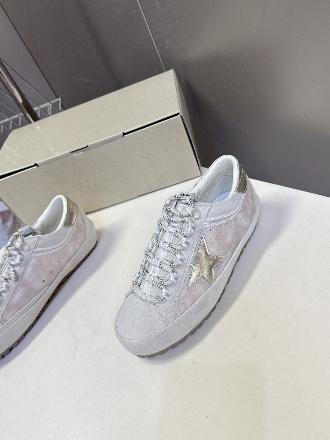 Golden Goose最新款GGDB休闲鞋 德训鞋 超多明星网红种草 就是这么百搭 当下最流行的设计 