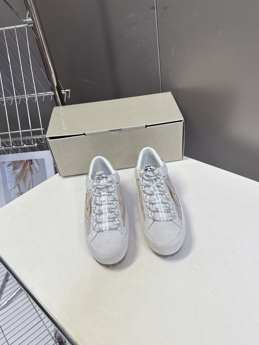 Golden Goose最新款GGDB休闲鞋 德训鞋 超多明星网红种草 就是这么百搭 当下最流行的设计 