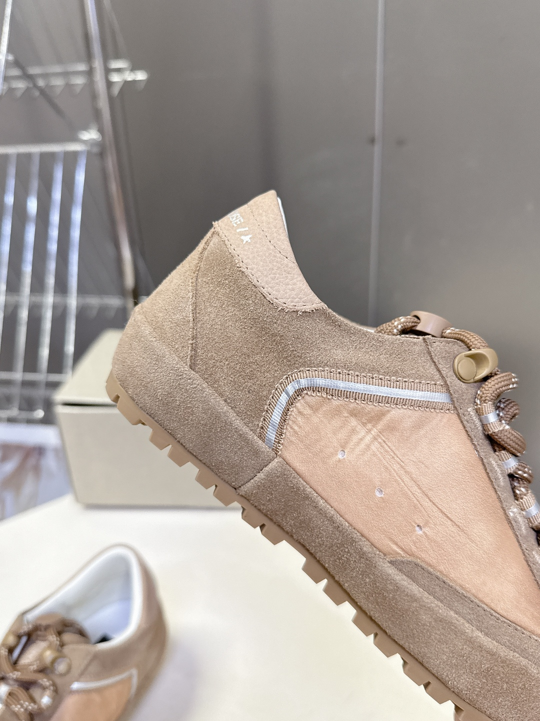 Golden Goose最新款GGDB休闲鞋 德训鞋 超多明星网红种草 就是这么百搭 当下最流行的设计 