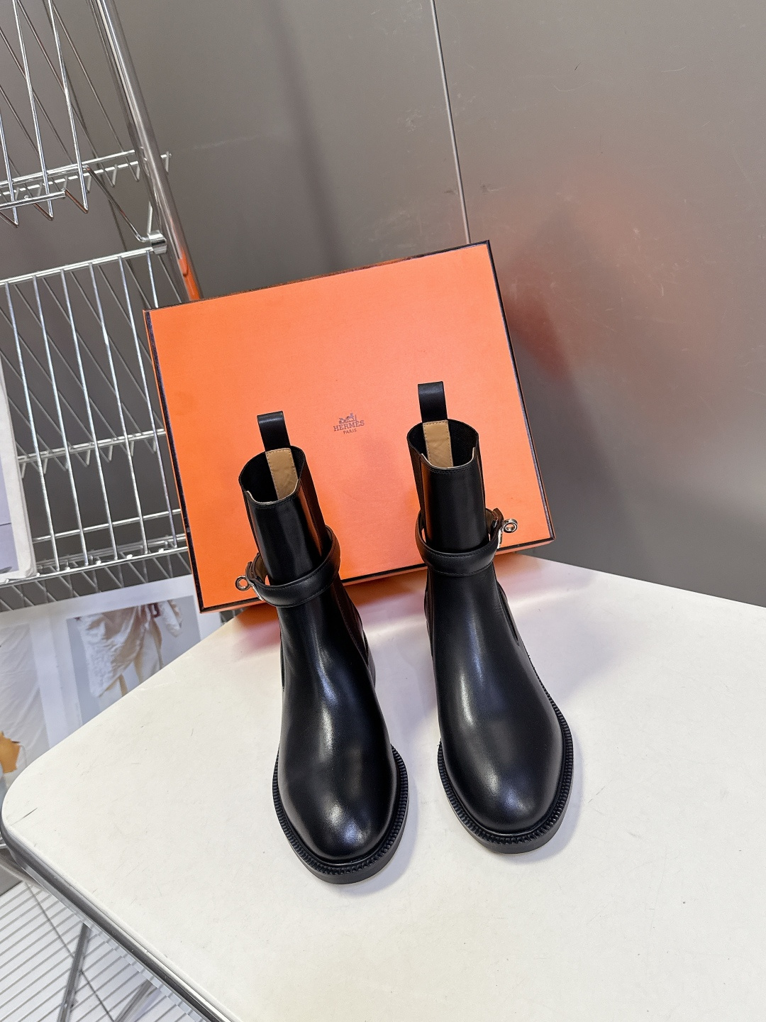 Hermes 爱马仕秋冬最新款老钱风一脚蹬短靴 专柜超难配货 🐎家靴子的设计风格通常以经典简约为主 这款