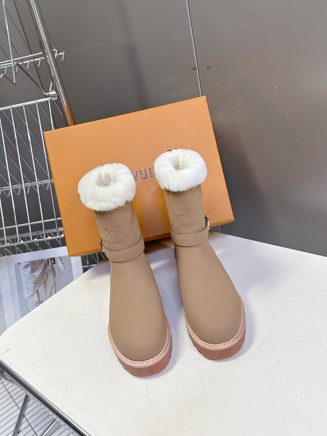 路易威登Louis Vuitton秋冬最新款毛毛短靴 超多明星网红种草 一看就超暖和 剁手党抓紧囤起来，