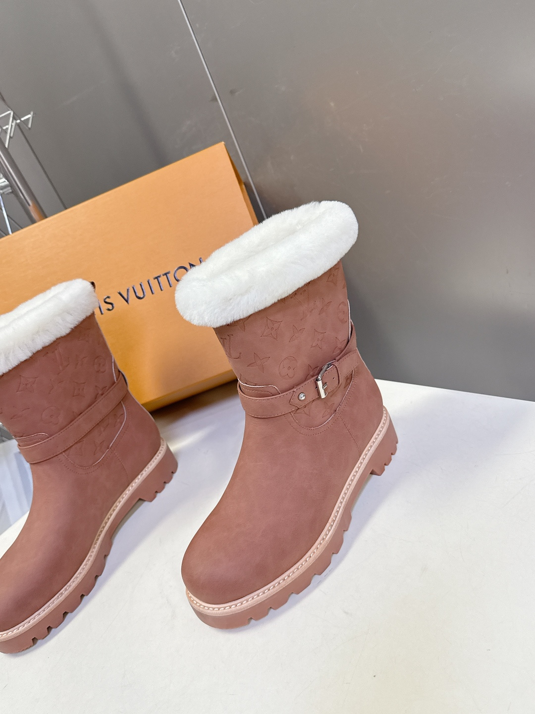 路易威登Louis Vuitton秋冬最新款毛毛短靴 超多明星网红种草 一看就超暖和 剁手党抓紧囤起来，