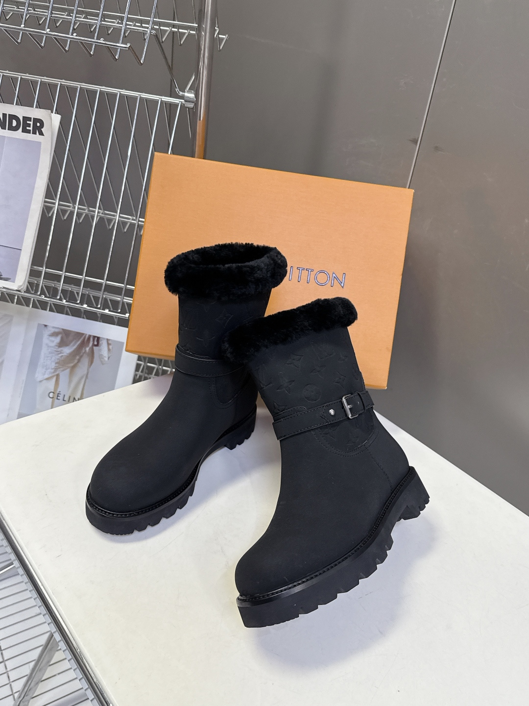路易威登Louis Vuitton秋冬最新款毛毛短靴 超多明星网红种草 一看就超暖和 剁手党抓紧囤起来，