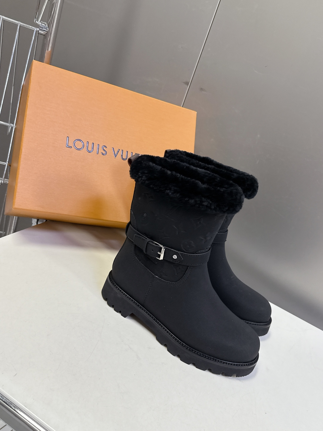 路易威登Louis Vuitton秋冬最新款毛毛短靴 超多明星网红种草 一看就超暖和 剁手党抓紧囤起来，
