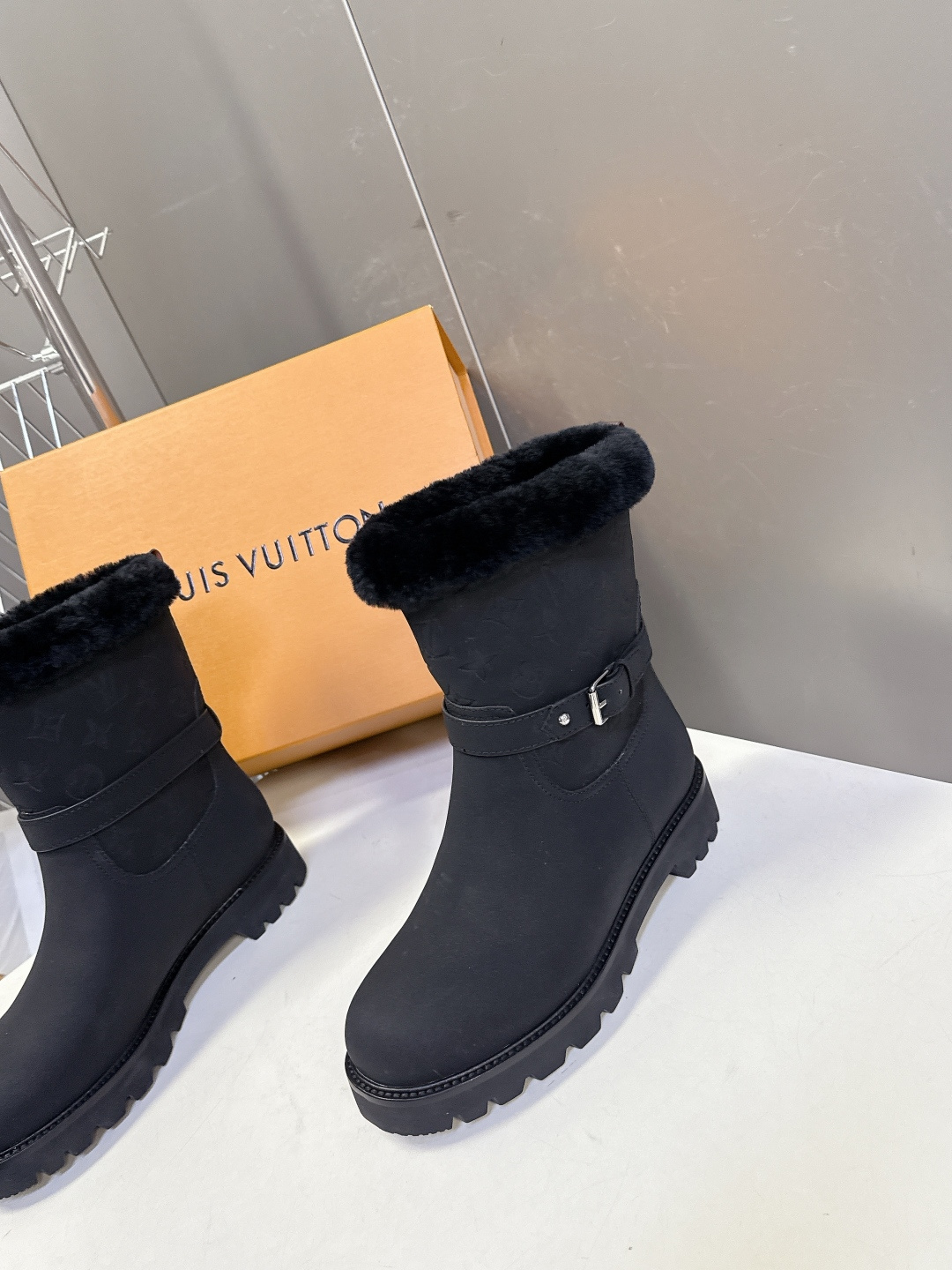 路易威登Louis Vuitton秋冬最新款毛毛短靴 超多明星网红种草 一看就超暖和 剁手党抓紧囤起来，
