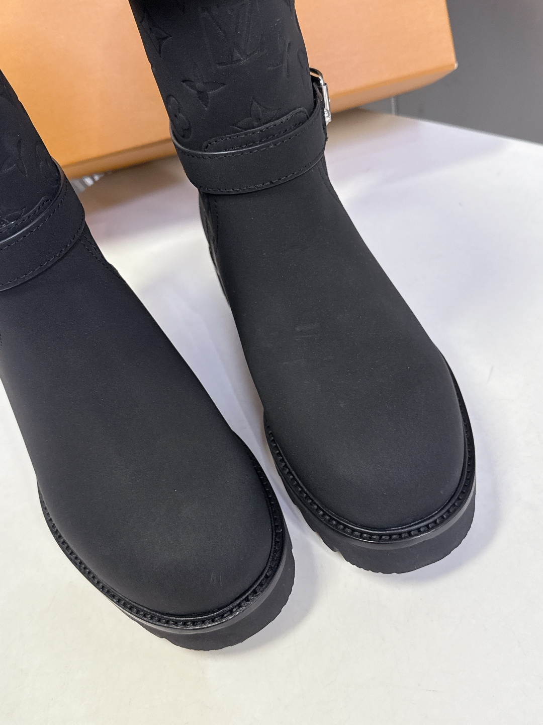 路易威登Louis Vuitton秋冬最新款毛毛短靴 超多明星网红种草 一看就超暖和 剁手党抓紧囤起来，