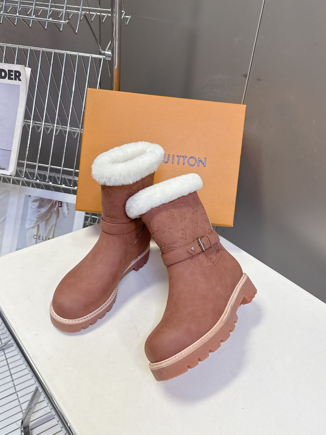 路易威登Louis Vuitton秋冬最新款毛毛短靴 超多明星网红种草 一看就超暖和 剁手党抓紧囤起来，