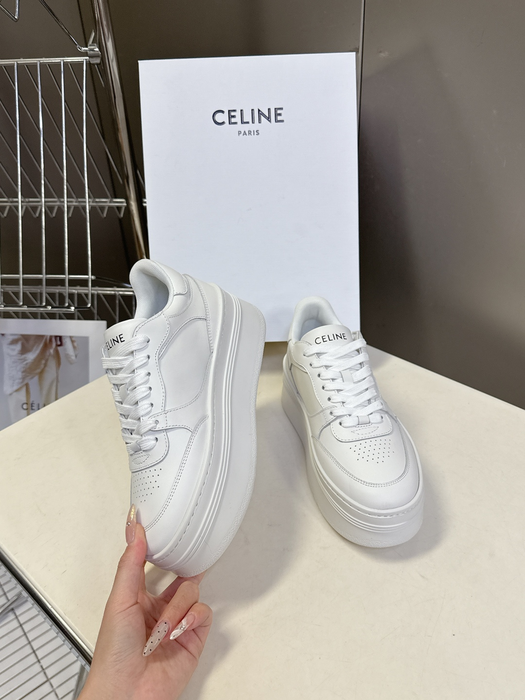 CELINE思琳春夏最新款厚底小白鞋 休闲鞋 超多明星网红种草 Lisa同款轻奢风格的小白鞋 简单舒服，