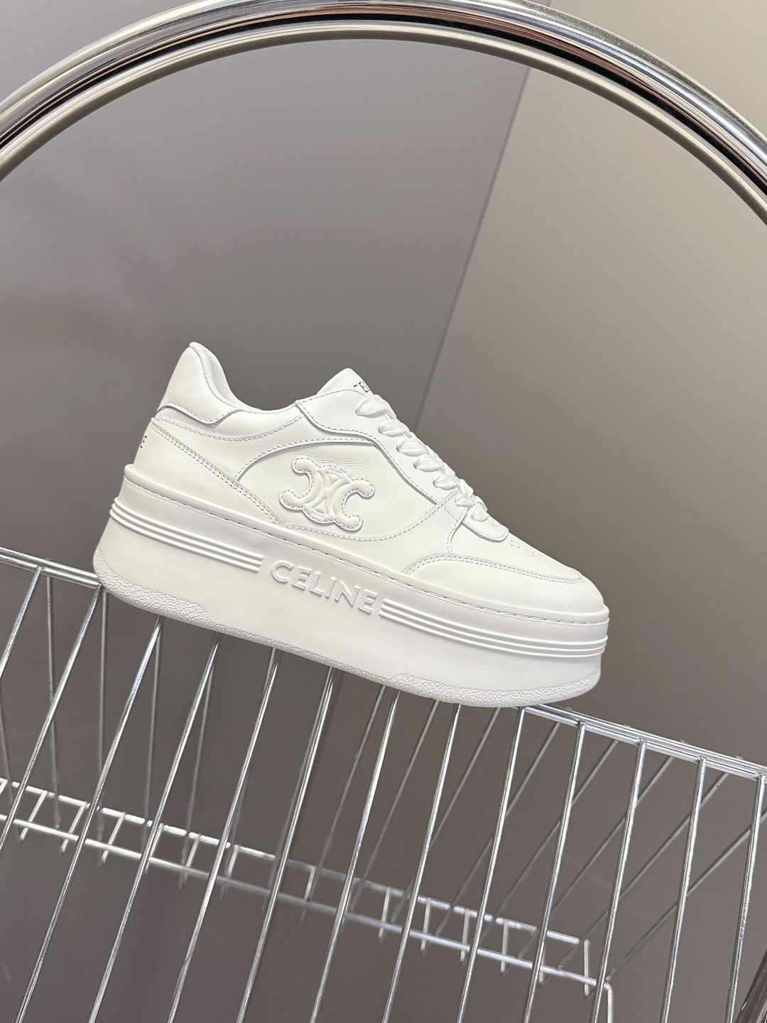CELINE思琳春夏最新款厚底小白鞋 休闲鞋 超多明星网红种草 Lisa同款轻奢风格的小白鞋 简单舒服，