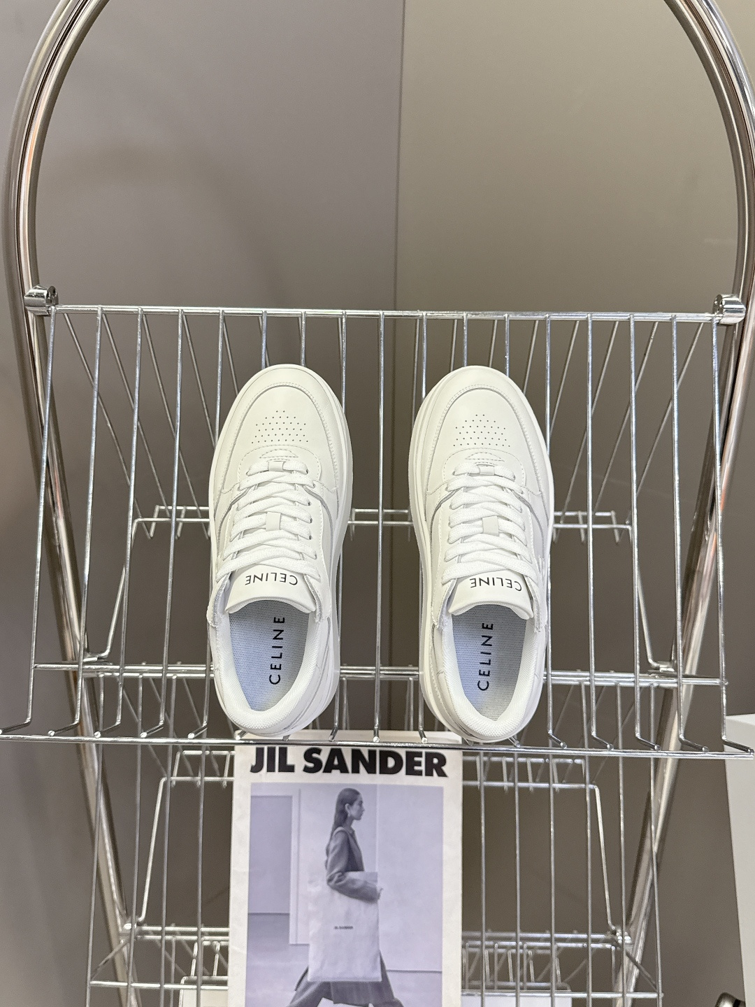 CELINE思琳春夏最新款厚底小白鞋 休闲鞋 超多明星网红种草 Lisa同款轻奢风格的小白鞋 简单舒服，