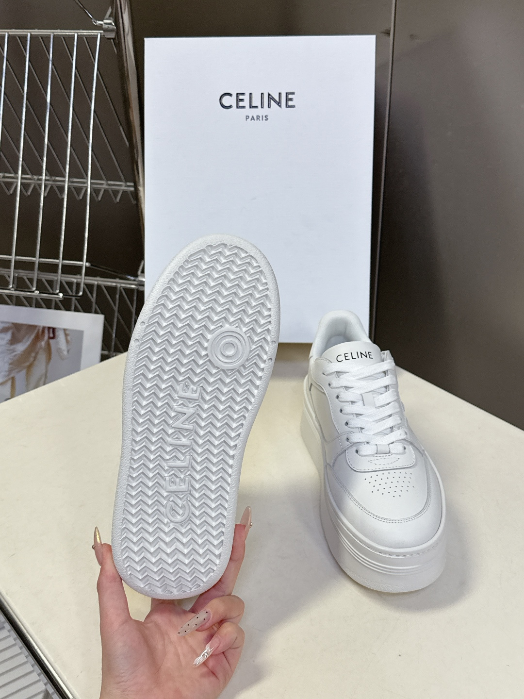 CELINE思琳春夏最新款厚底小白鞋 休闲鞋 超多明星网红种草 Lisa同款轻奢风格的小白鞋 简单舒服，