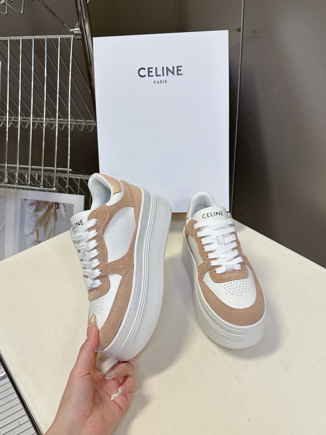 CELINE思琳春夏最新款厚底小白鞋 休闲鞋 超多明星网红种草 Lisa同款轻奢风格的小白鞋 简单舒服，