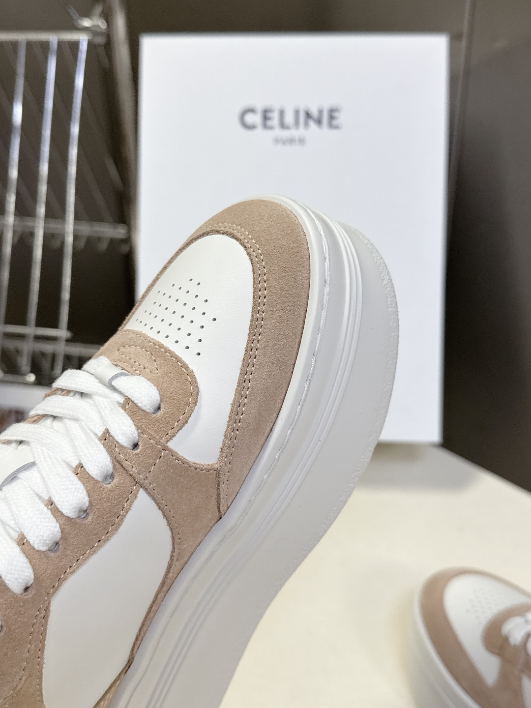 CELINE思琳春夏最新款厚底小白鞋 休闲鞋 超多明星网红种草 Lisa同款轻奢风格的小白鞋 简单舒服，