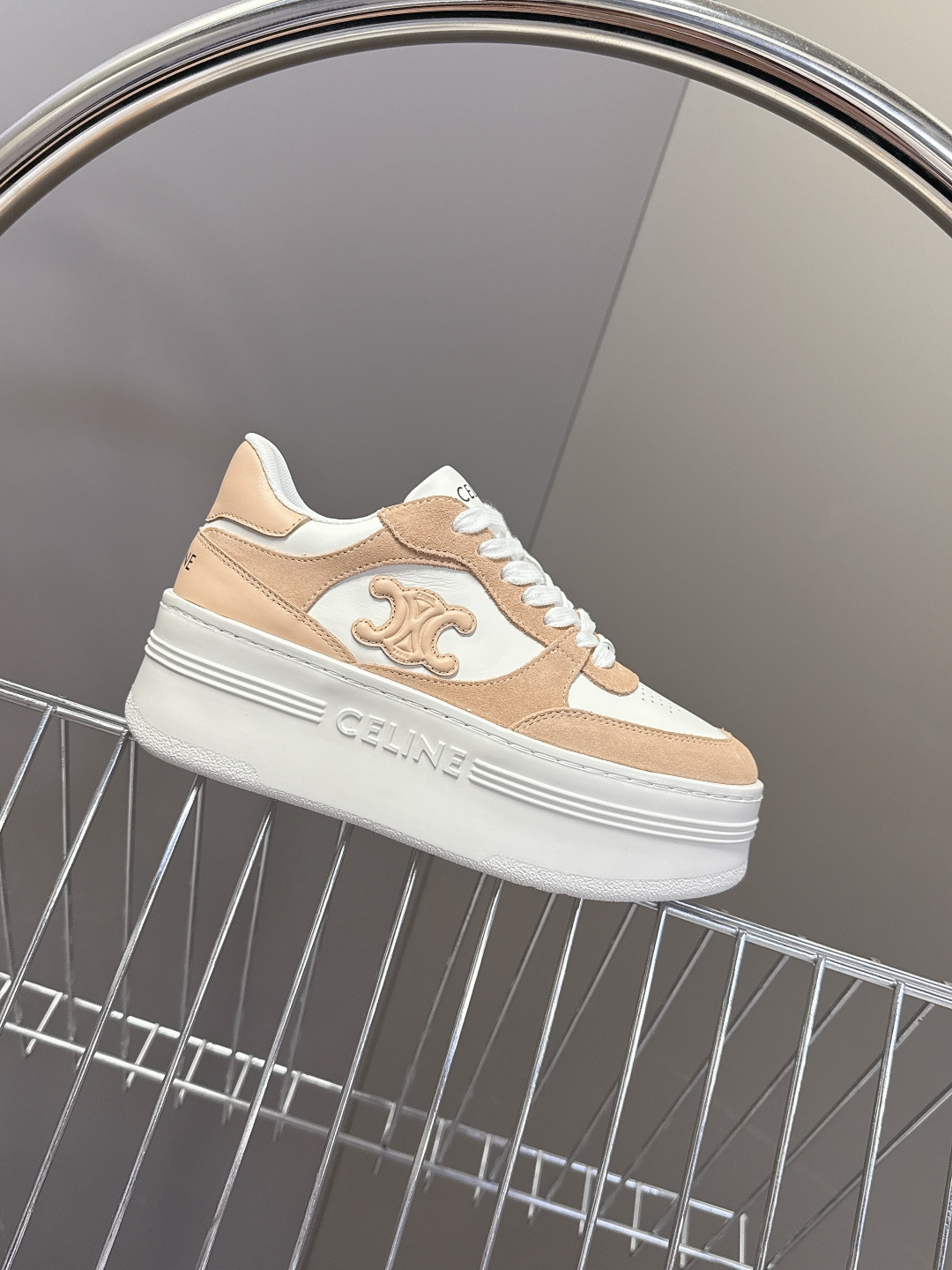 CELINE思琳春夏最新款厚底小白鞋 休闲鞋 超多明星网红种草 Lisa同款轻奢风格的小白鞋 简单舒服，