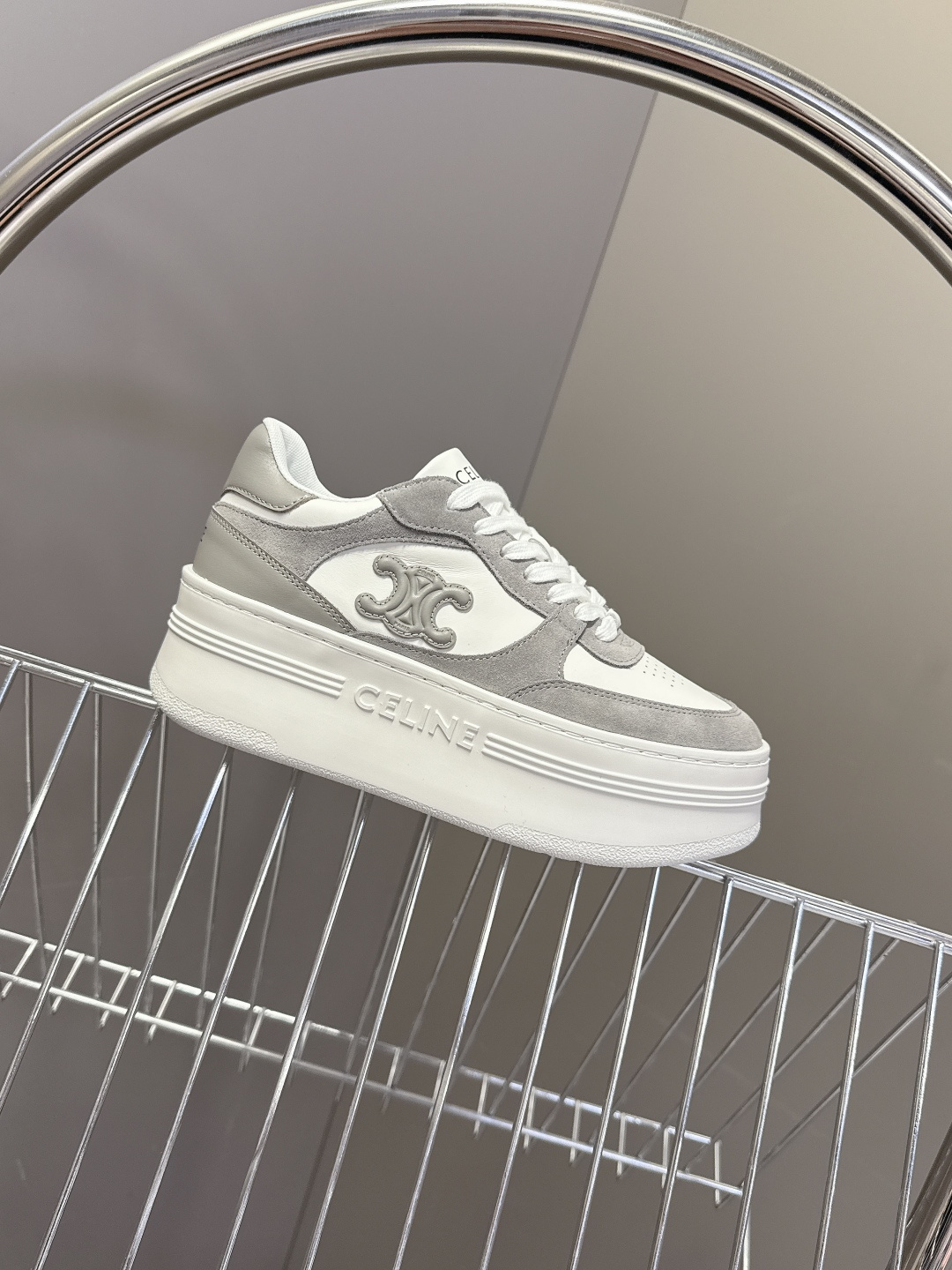 CELINE思琳春夏最新款厚底小白鞋 休闲鞋 超多明星网红种草 Lisa同款轻奢风格的小白鞋 简单舒服，
