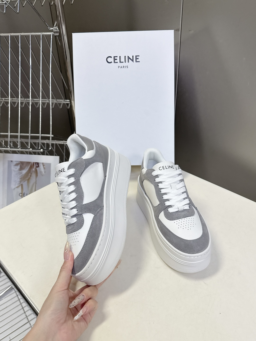 CELINE思琳春夏最新款厚底小白鞋 休闲鞋 超多明星网红种草 Lisa同款轻奢风格的小白鞋 简单舒服，