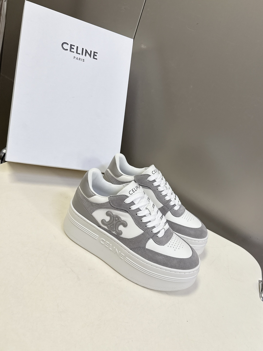 CELINE思琳春夏最新款厚底小白鞋 休闲鞋 超多明星网红种草 Lisa同款轻奢风格的小白鞋 简单舒服，