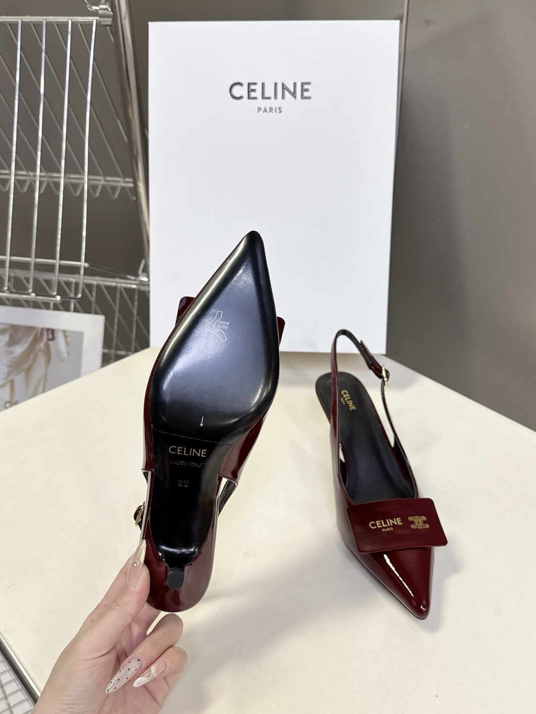 CELINE思琳2026春夏最新凯旋门走秀款 时装鞋 超多网红时尚博主种草 高级感舒适，配女神们的半身裙