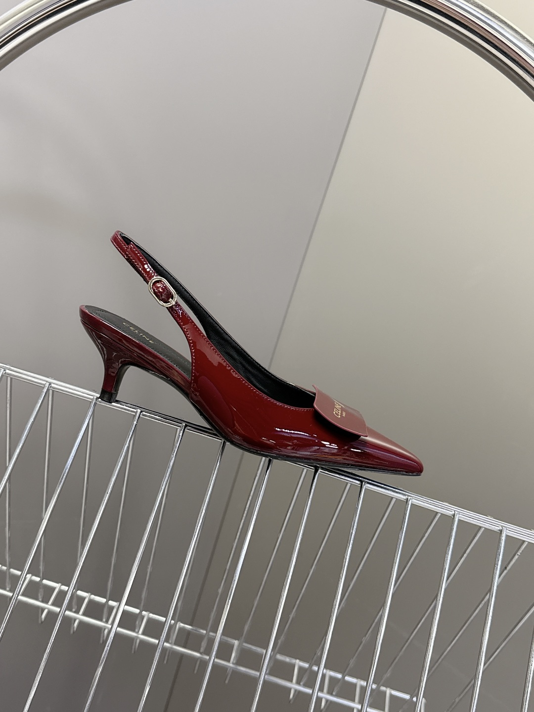 CELINE思琳2026春夏最新凯旋门走秀款 时装鞋 超多网红时尚博主种草 高级感舒适，配女神们的半身裙