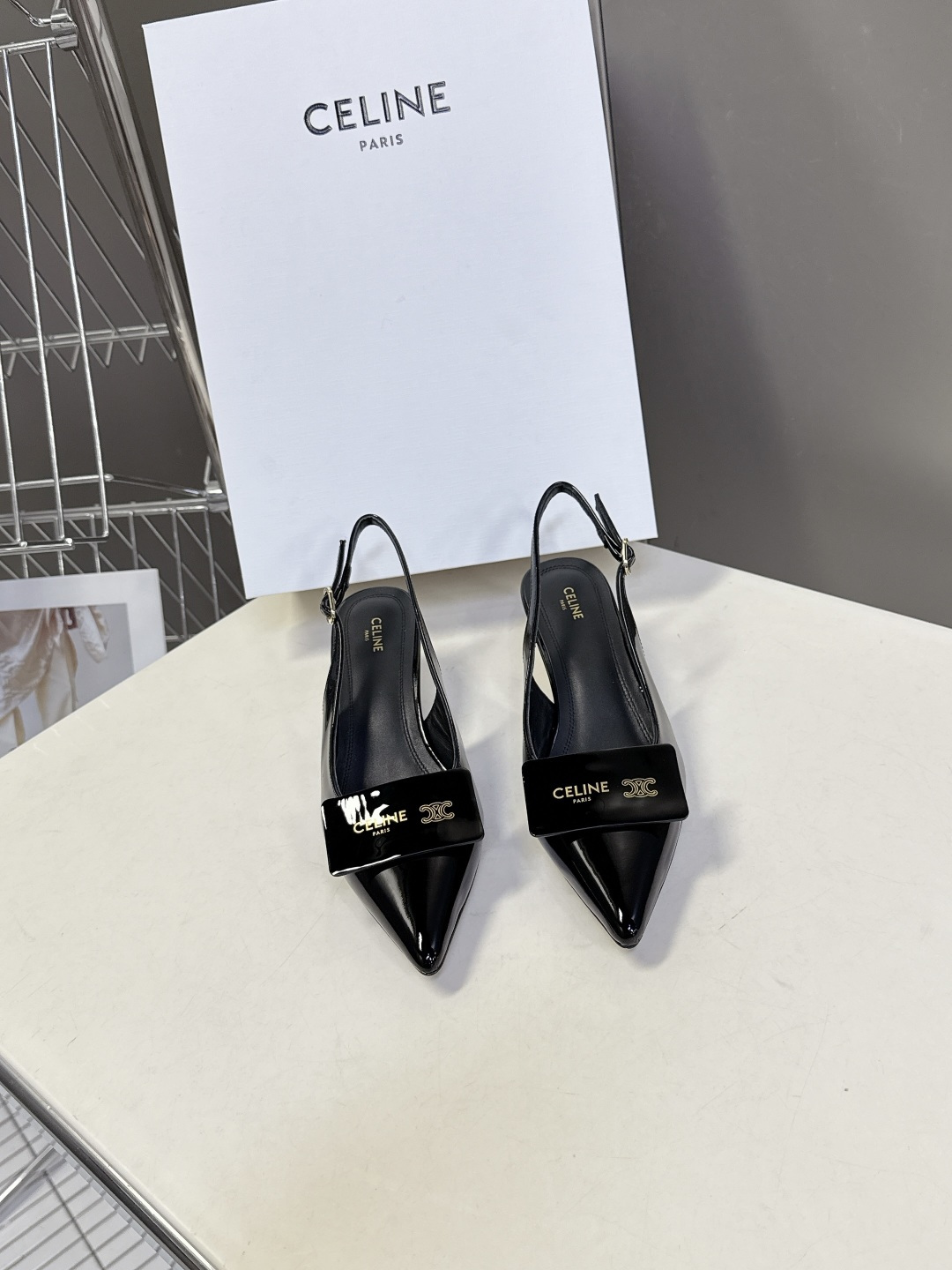 CELINE思琳2026春夏最新凯旋门走秀款 时装鞋 超多网红时尚博主种草 高级感舒适，配女神们的半身裙