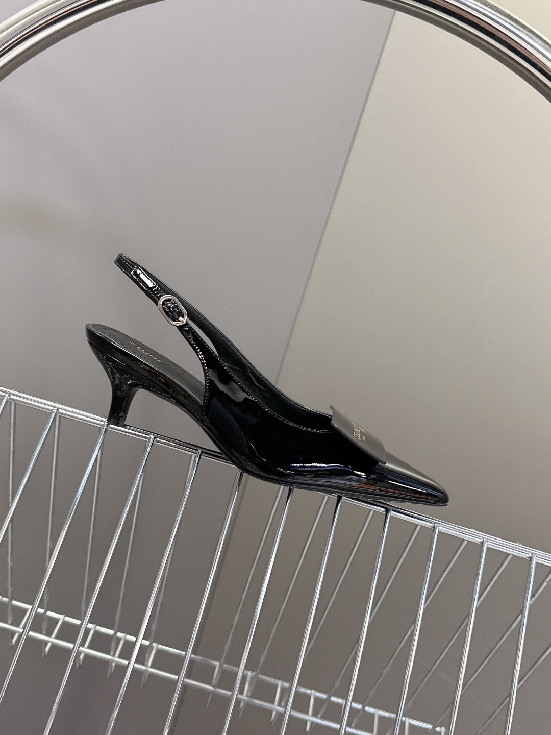 CELINE思琳2026春夏最新凯旋门走秀款 时装鞋 超多网红时尚博主种草 高级感舒适，配女神们的半身裙