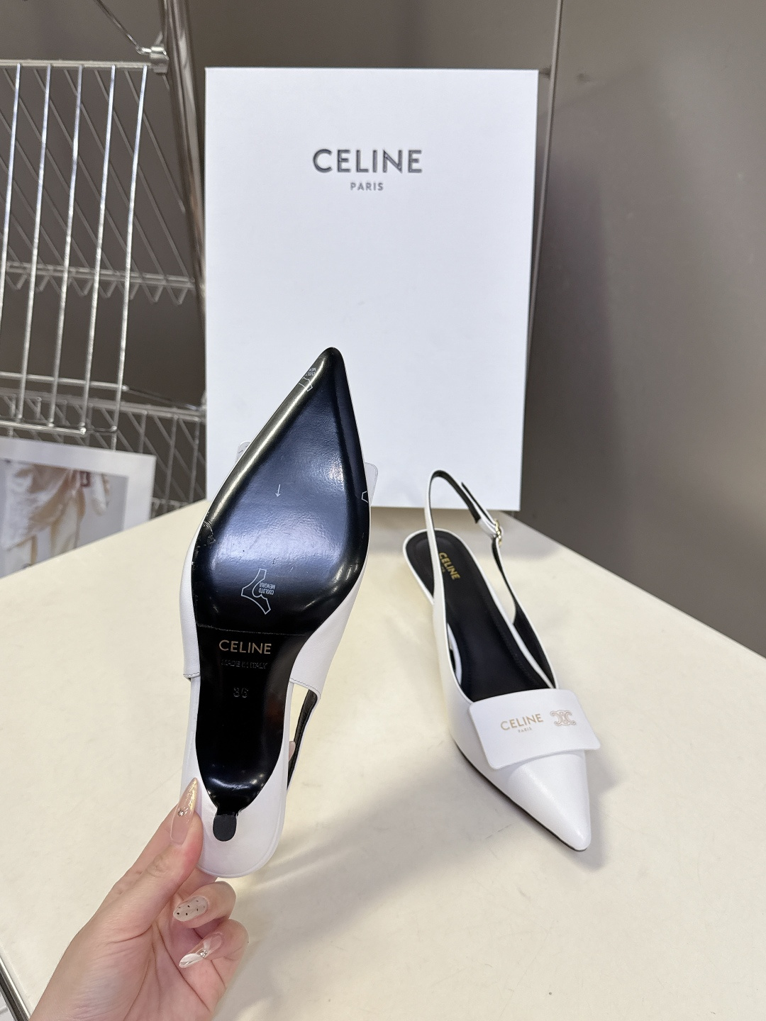 CELINE思琳2026春夏最新凯旋门走秀款 时装鞋 超多网红时尚博主种草 高级感舒适，配女神们的半身裙