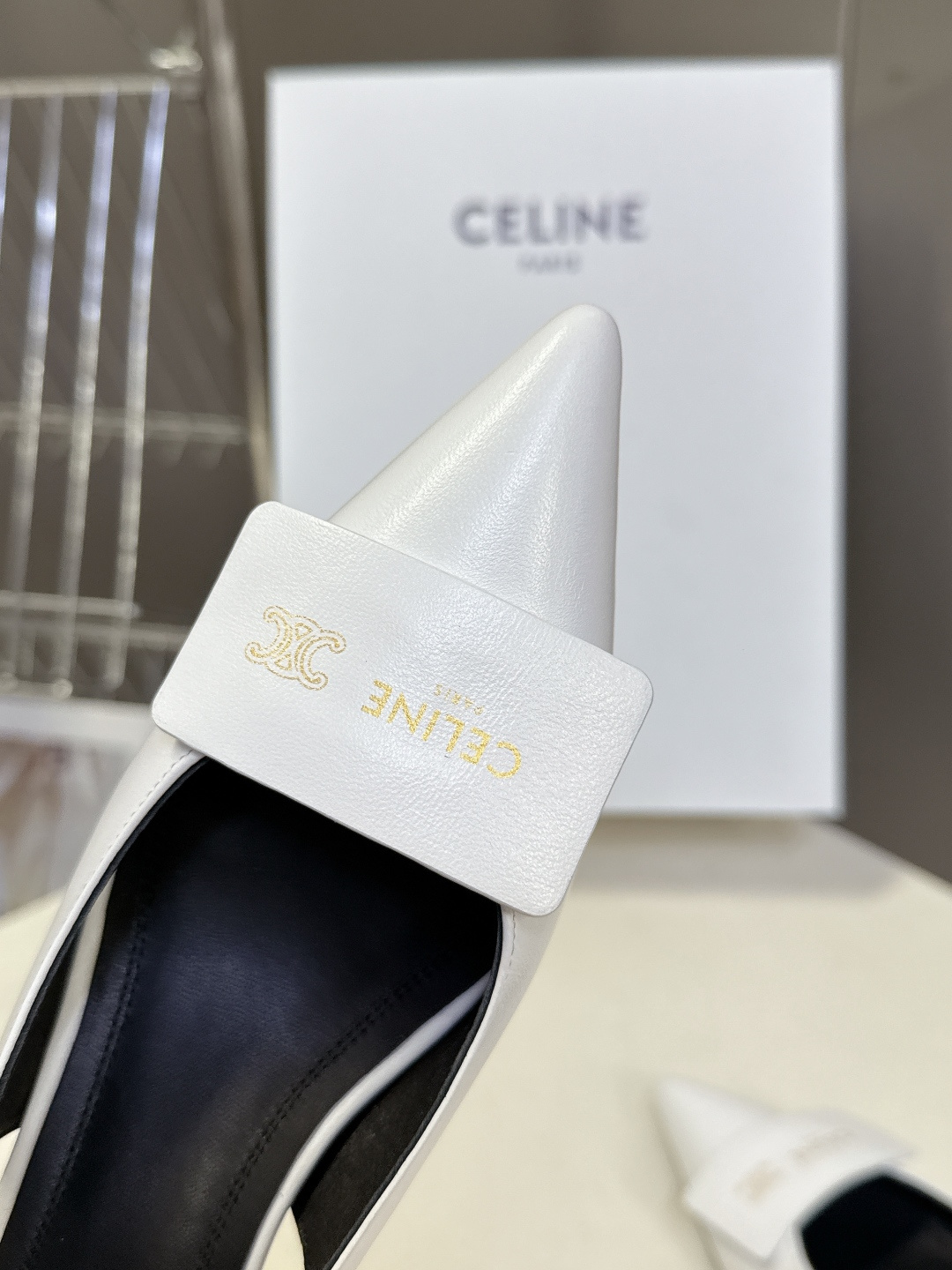 CELINE思琳2026春夏最新凯旋门走秀款 时装鞋 超多网红时尚博主种草 高级感舒适，配女神们的半身裙