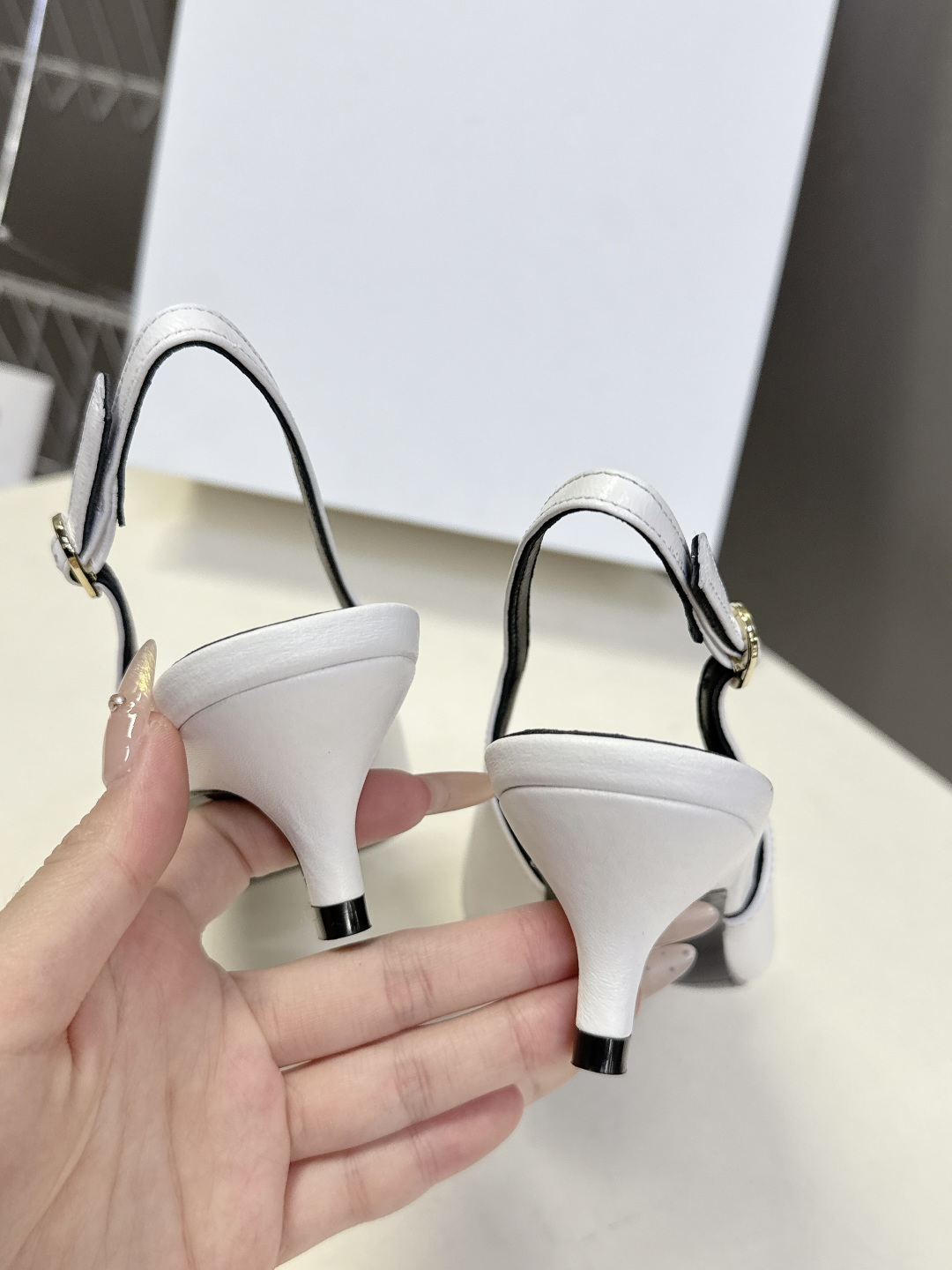 CELINE思琳2026春夏最新凯旋门走秀款 时装鞋 超多网红时尚博主种草 高级感舒适，配女神们的半身裙