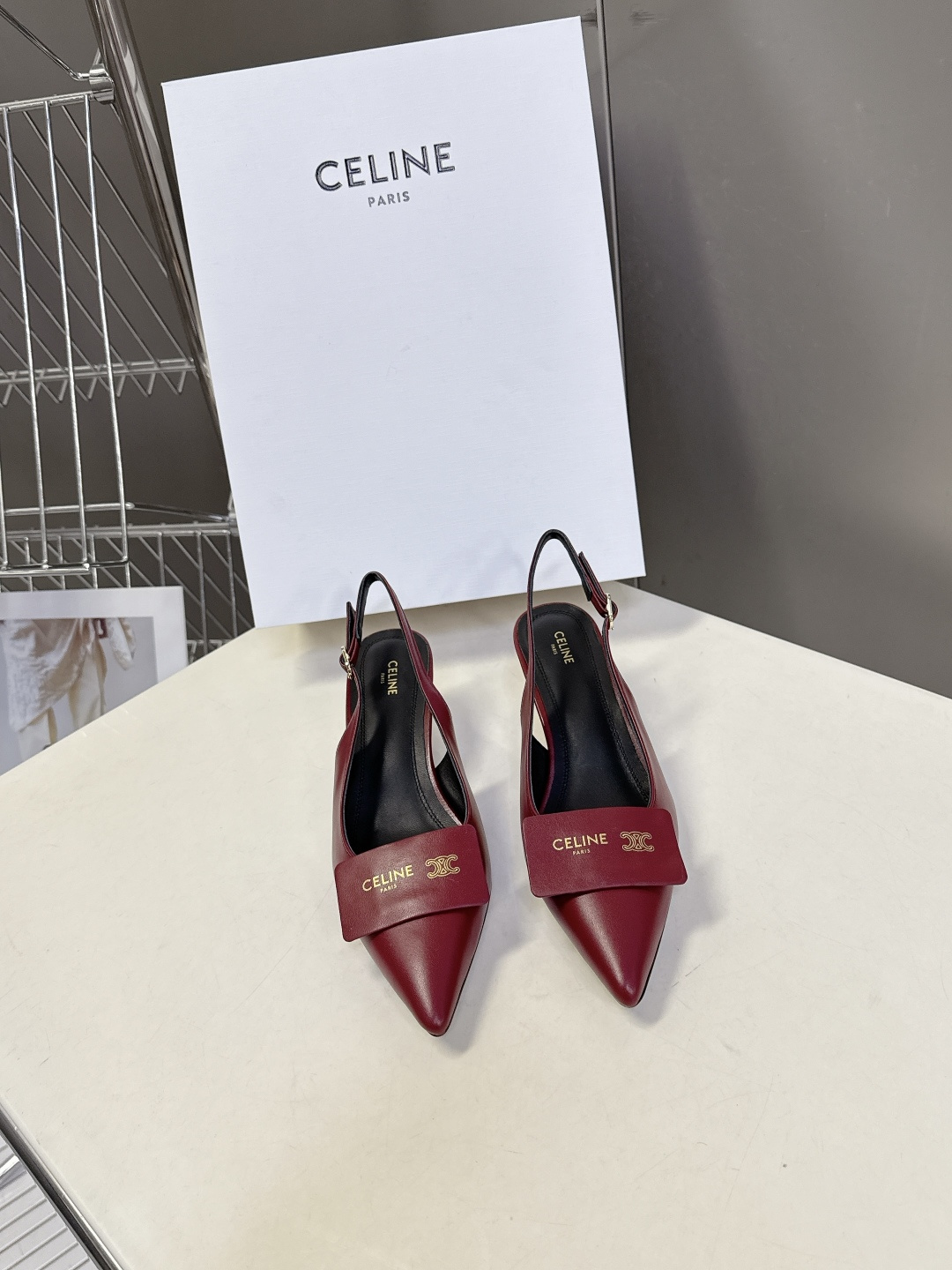 CELINE思琳2026春夏最新凯旋门走秀款 时装鞋 超多网红时尚博主种草 高级感舒适，配女神们的半身裙