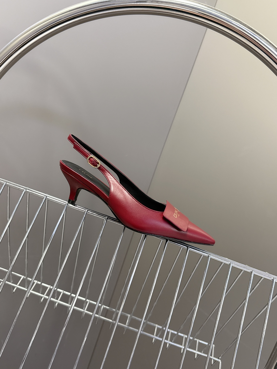 CELINE思琳2026春夏最新凯旋门走秀款 时装鞋 超多网红时尚博主种草 高级感舒适，配女神们的半身裙