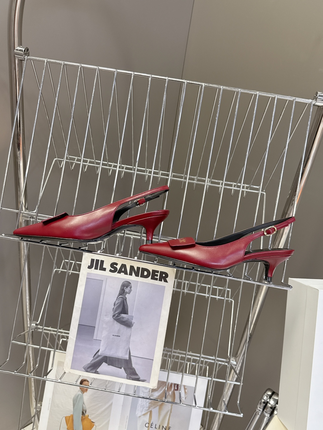 CELINE思琳2026春夏最新凯旋门走秀款 时装鞋 超多网红时尚博主种草 高级感舒适，配女神们的半身裙