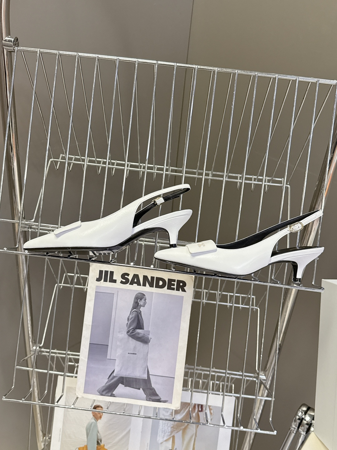 CELINE思琳2026春夏最新凯旋门走秀款 时装鞋 超多网红时尚博主种草 高级感舒适，配女神们的半身裙