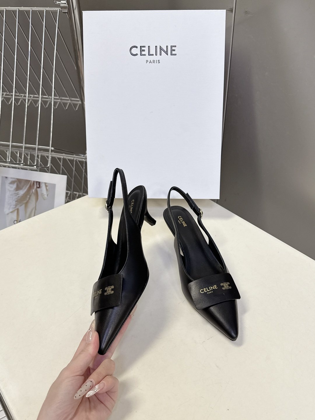 CELINE思琳2026春夏最新凯旋门走秀款 时装鞋 超多网红时尚博主种草 高级感舒适，配女神们的半身裙