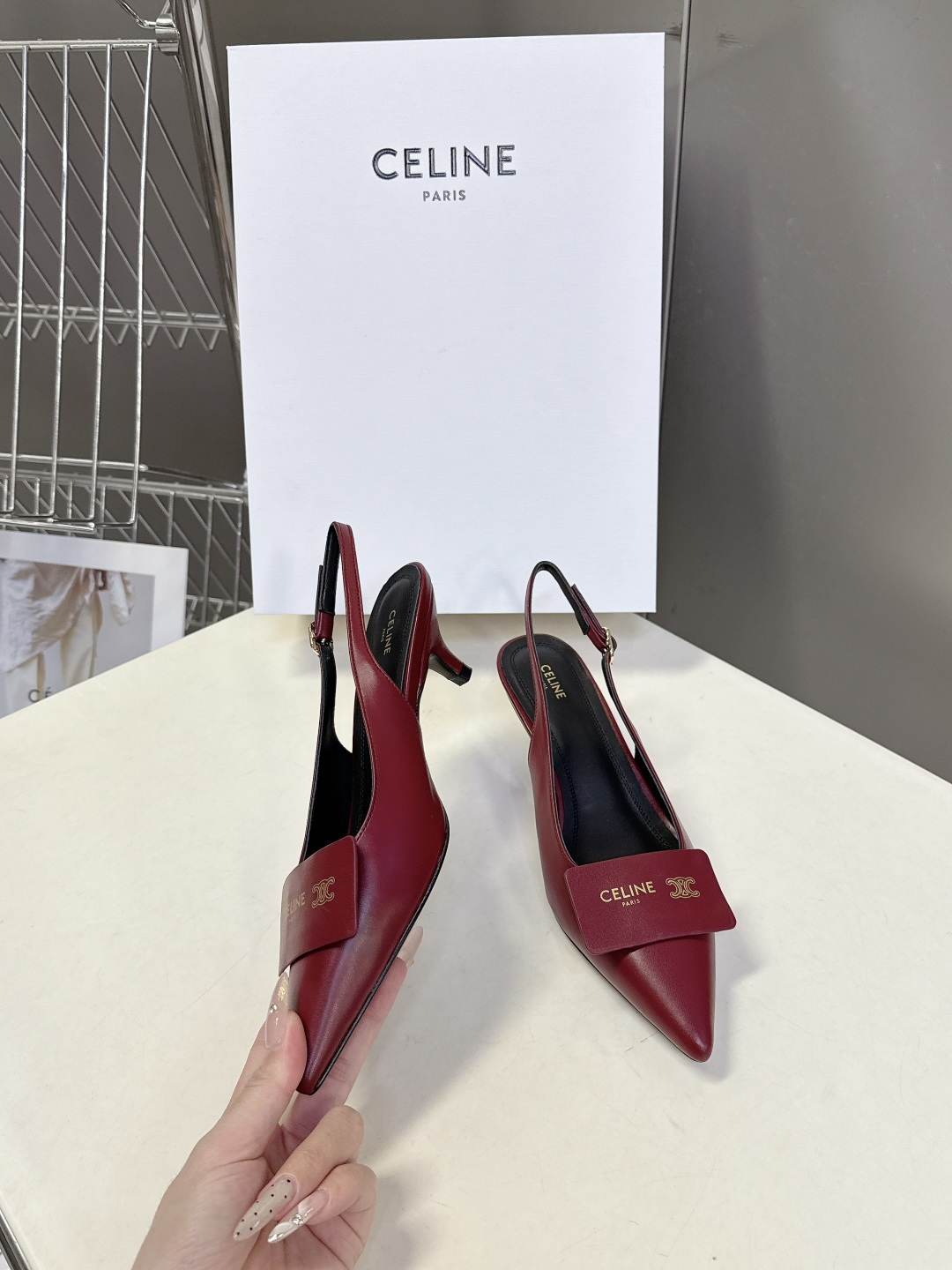 CELINE思琳2026春夏最新凯旋门走秀款 时装鞋 超多网红时尚博主种草 高级感舒适，配女神们的半身裙