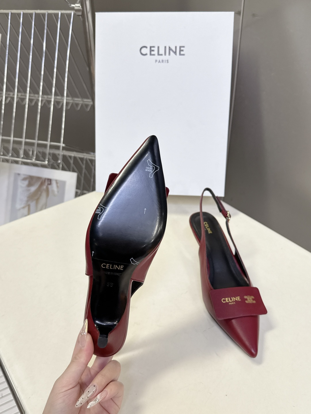 CELINE思琳2026春夏最新凯旋门走秀款 时装鞋 超多网红时尚博主种草 高级感舒适，配女神们的半身裙