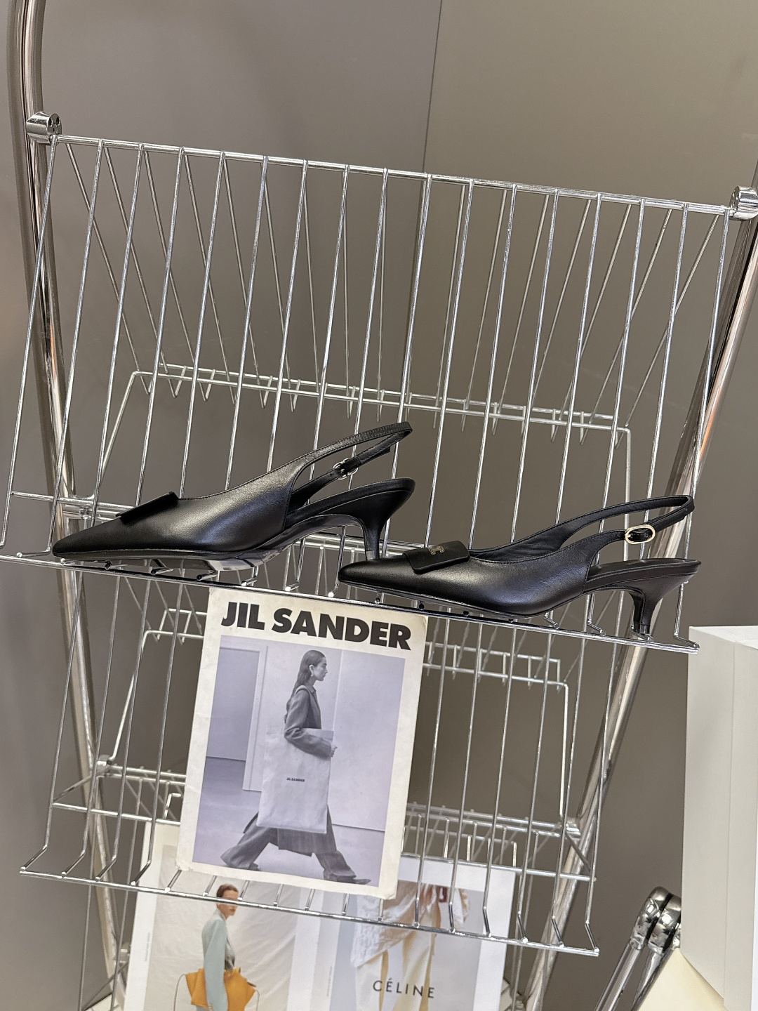 CELINE思琳2026春夏最新凯旋门走秀款 时装鞋 超多网红时尚博主种草 高级感舒适，配女神们的半身裙