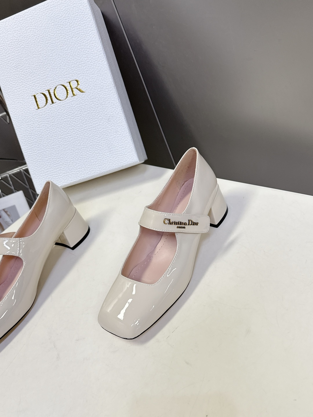 dior迪奥2026春夏最新走秀款粗跟时装鞋 超多明星时尚博主种草 每个女孩鞋柜都必须有一双D家时装鞋 