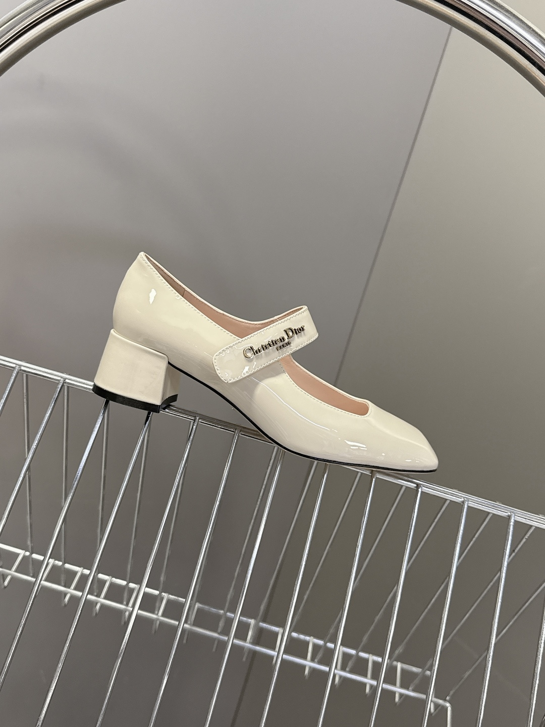 dior迪奥2026春夏最新走秀款粗跟时装鞋 超多明星时尚博主种草 每个女孩鞋柜都必须有一双D家时装鞋 