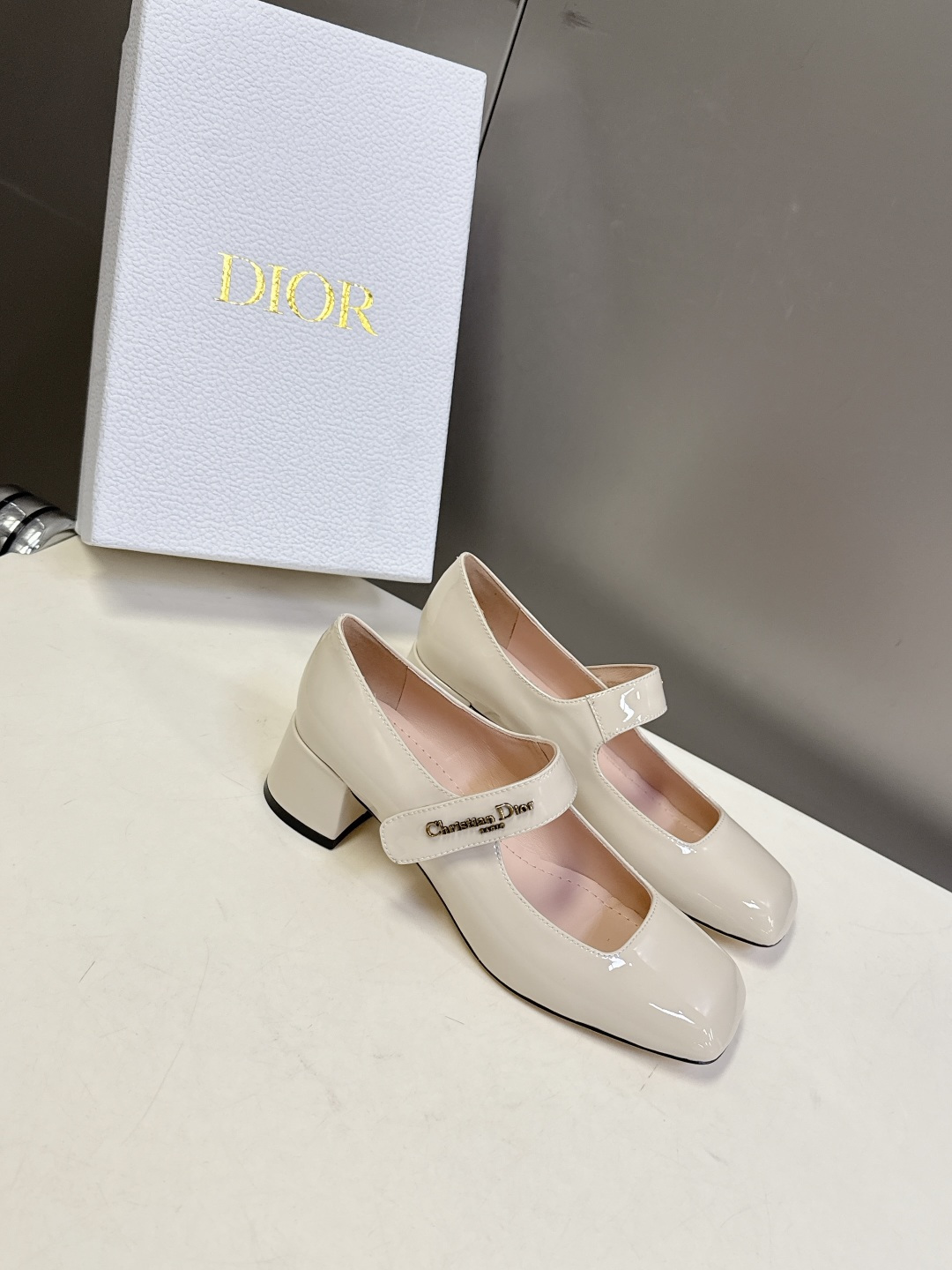 dior迪奥2026春夏最新走秀款粗跟时装鞋 超多明星时尚博主种草 每个女孩鞋柜都必须有一双D家时装鞋 