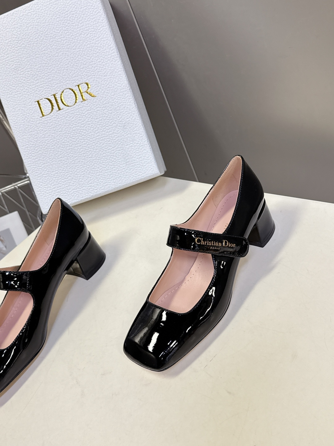 dior迪奥2026春夏最新走秀款粗跟时装鞋 超多明星时尚博主种草 每个女孩鞋柜都必须有一双D家时装鞋 