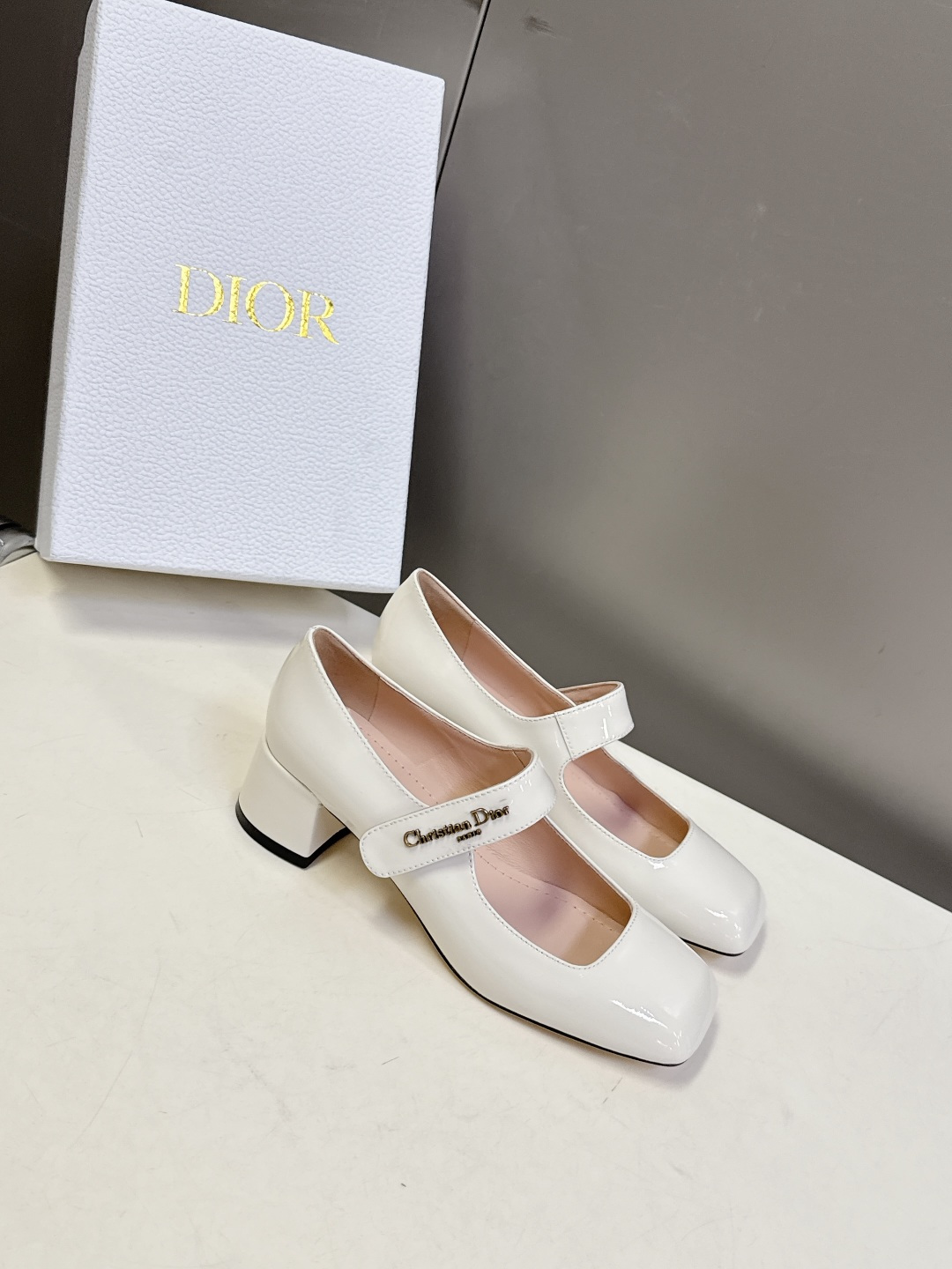 dior迪奥2026春夏最新走秀款粗跟时装鞋 超多明星时尚博主种草 每个女孩鞋柜都必须有一双D家时装鞋 