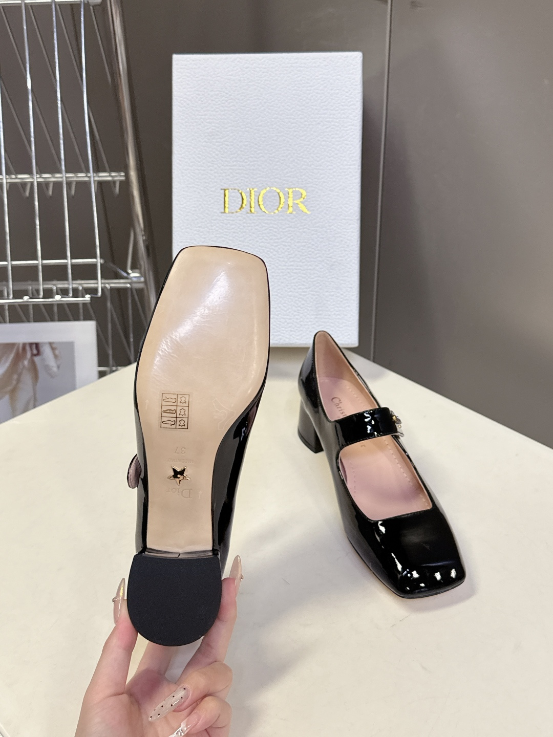 dior迪奥2026春夏最新走秀款粗跟时装鞋 超多明星时尚博主种草 每个女孩鞋柜都必须有一双D家时装鞋 